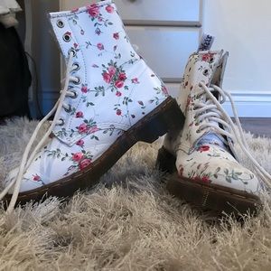 💓🌸 PINK FLORAL DOC MARTENS 🌸💓